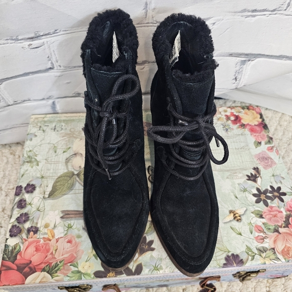 Ugg Annalise Suede Boots - Picture 4 of 8